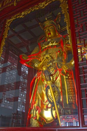 Foto de TANGSHAN - MAY 10: Sculptures of ancient Chinese military commanders in Xingguo temple on May 10, 2014, tangshan city, hebei province, China. - Imagen libre de derechos