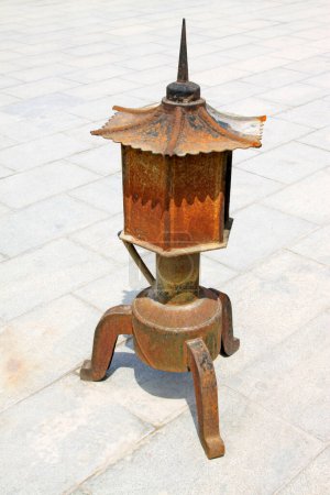 Foto de Chinese traditional style incense burner, closeup of photo - Imagen libre de derechos