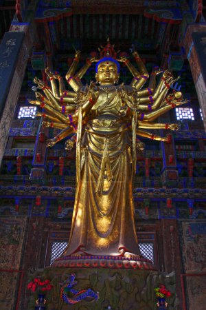 Téléchargez les photos : YUTIAN MAY 18Buddism godness Guanyin Buddhist sculpture, in the Jijue Temple on may 18, 2014, Yutian county, Hebei Province, China. - en image libre de droit