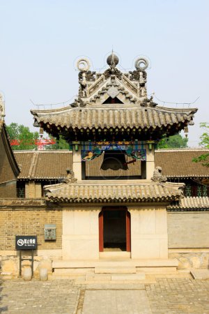 Foto de YUTIAN MAY 18bell tower in the Jijue Temple on may 18, 2014, Yutian county, Hebei Province, China. - Imagen libre de derechos