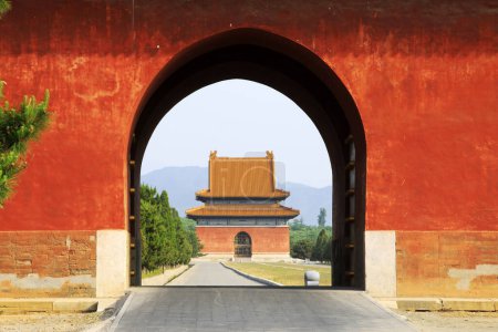 Foto de ZUNHUA MAY 18grand palace gate and stone floor in the Eastern Tombs of the Qing Dynasty on may 18, 2014, Zunhua county, Hebei Province, China. - Imagen libre de derechos