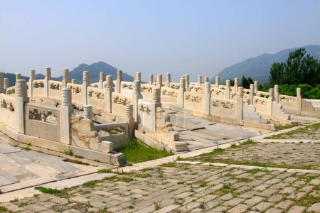 Téléchargez les photos : ZUNHUA MAY 18Stone bridge landscape architecture in the Eastern Tombs of the Qing Dynasty on may 18, 2014, Zunhua county, Hebei Province, China - en image libre de droit