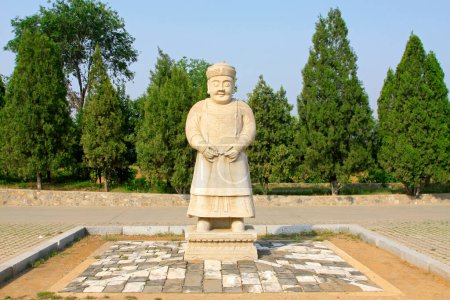 Téléchargez les photos : ZUNHUA MAY 18civil official sculpture in the Eastern Tombs of the Qing Dynasty on may 18, 2014, Zunhua county, Hebei Province, China - en image libre de droit