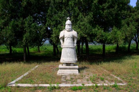 Foto de ZUNHUA MAY 18military officer sculpture in the Eastern Tombs of the Qing Dynasty on may 18, 2014, Zunhua county, Hebei Province, China - Imagen libre de derechos