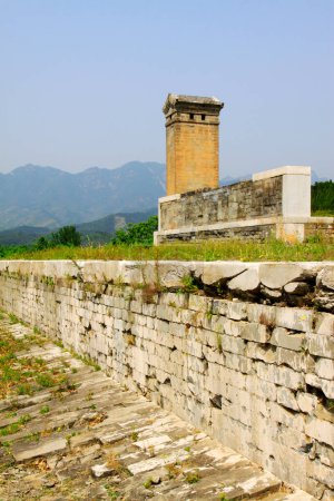 Téléchargez les photos : ZUNHUA MAY 18: debris ruins of ancient buildings architecture, Eastern Tombs of the Qing Dynasty on may 18, 2014, Zunhua county, Hebei Province, China. - en image libre de droit