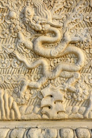 Foto de Chinese traditional style rock carvings, closeup of photo - Imagen libre de derechos