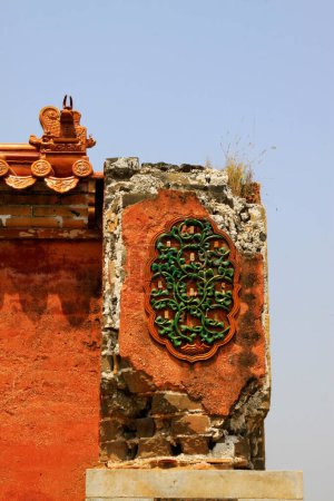 Foto de Debris glazed tile landscape architecture, Eastern Tombs of the Qing Dynasty, China. - Imagen libre de derechos