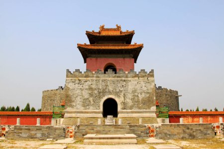 Foto de ZUNHUA MAY 18: Zhaoxi Mausoleum landscape architecture, Eastern Tombs of the Qing Dynasty on may 18, 2014, Zunhua county, Hebei Province, China. - Imagen libre de derechos
