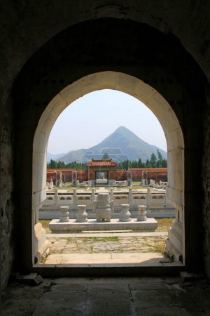 Téléchargez les photos : ZUNHUA MAY 18: traditional Chinese style landscape architecture, Eastern Tombs of the Qing Dynasty on may 18, 2014, Zunhua county, Hebei Province, China. - en image libre de droit