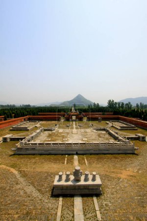 Téléchargez les photos : ZUNHUA MAY 18: traditional Chinese style landscape architecture, Eastern Tombs of the Qing Dynasty on may 18, 2014, Zunhua county, Hebei Province, China. - en image libre de droit