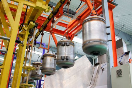 Téléchargez les photos : Color transmission device on the stainless steel pressure tank in a production workshop - en image libre de droit