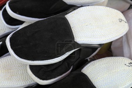 Téléchargez les photos : Chaussures en tissu chinois, gros plan de la photo - en image libre de droit