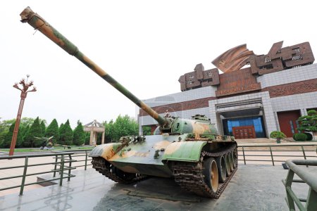 Foto de Shijiazhuang - 5 de mayo de 2017: tanques fuera de una sala conmemorativa, Shijiazhuang, Hebei, China - Imagen libre de derechos