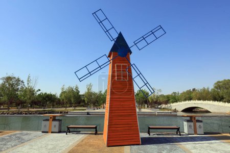 Téléchargez les photos : Architecture du moulin à vent paysage dans le pair - en image libre de droit