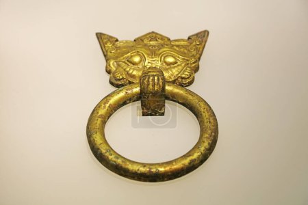 Foto de Anillos de puerta de cobre y oro chino antiguo - Imagen libre de derechos