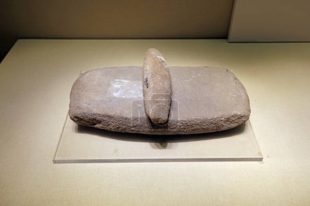 Foto de Artefactos de piedra china antigua en la sala de exposiciones - Imagen libre de derechos