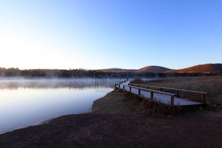 Téléchargez les photos : Hot spring pond in huanggangliang Park, Keshiketeng World Geopark, Inner Mongolia - en image libre de droit