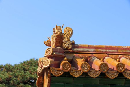 Téléchargez les photos : Dragon and Phoenix gate glazed tile sculpture, Qing Dynasty imperial mausoleum, Yi County, Hebei Province, China - en image libre de droit
