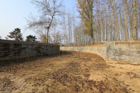 Téléchargez les photos : Ancienne architecture chinoise fossé de drainage - en image libre de droit