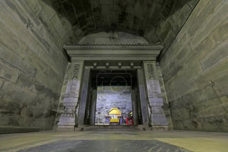 Foto de Yi County, China - November 5, 2017: Interior architectural landscape of ancient Chinese mausoleum and underground palace, Yi County, Hebei Province, China - Imagen libre de derechos