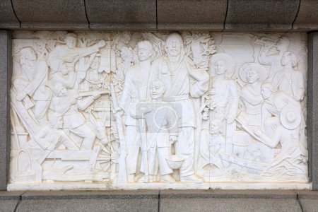 Téléchargez les photos : Shijiazhuang - 5 mai 2017 : reliefs sur les murs, à l'extérieur d'une salle commémorative, Shijiazhuang, Hebei, Chine - en image libre de droit
