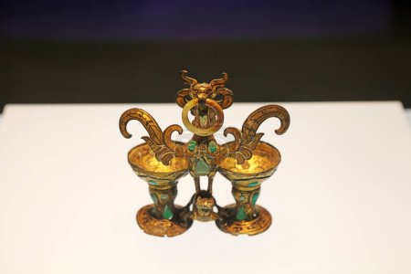 Téléchargez les photos : Anciens ustensiles de bronze chinois, relique culturelle déterrée - en image libre de droit