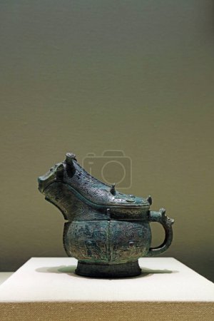 Foto de Utensilios de bronce chinos antiguos, reliquia cultural desenterrada - Imagen libre de derechos
