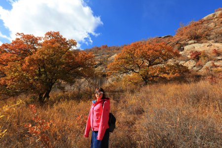 Foto de Inner Mongolia, China - October 3, 2017: tourists visit Qingshan Park, Keshiketeng World Geopark, Inner Mongolia, China - Imagen libre de derechos