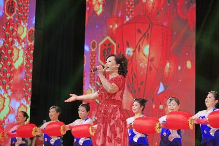 Foto de Luannan county - February 9, 2018: song sung on stage, luannan county, hebei province, China - Imagen libre de derechos