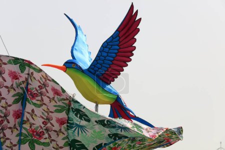Foto de Linterna estilo pájaro primer plano de la foto - Imagen libre de derechos