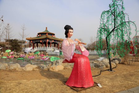 Téléchargez les photos : Chine lanterne en forme de dames anciennes - en image libre de droit