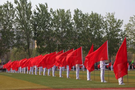 Téléchargez les photos : Tangshan City - 26 avril 2018 : cérémonie d'ouverture des jeux de sport du collège, Tangshan City, Hebei, Chine - en image libre de droit