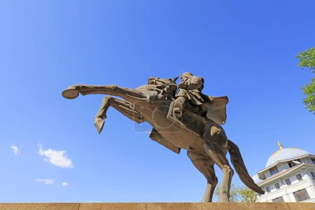 Téléchargez les photos : Comté de Luannan - 3 mai 2018 : Anciennes sculptures de chevaliers chinois dans le parc, comté de Luannan, province du Hebei, Chin - en image libre de droit
