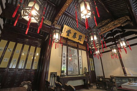 Téléchargez les photos : Shanghai, Chine - 31 mai 2018 : Architecture classique chinoise dans le jardin Yu, Shanghai, Chine - en image libre de droit
