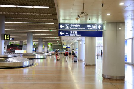 Téléchargez les photos : Shanghai, Chine - 2 juin 2018 : Salon de départ de l'aéroport de Hongqiao, Shanghai, Chine - en image libre de droit