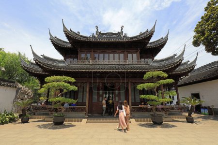Foto de Shanghai, China - 2 de junio de 2018: Arquitectura antigua en Yu Garden, Shanghai, China - Imagen libre de derechos