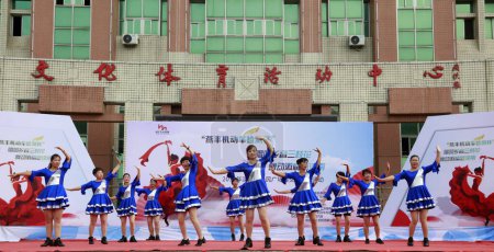 Téléchargez les photos : Comté de Luannan - 10 juillet 2018 : Site de danse Plaza Fitness, comté de Luannan, province du Hebei, Chine - en image libre de droit