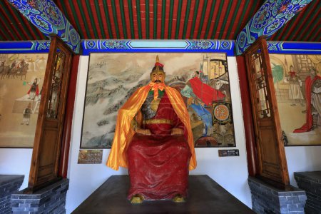 Téléchargez les photos : Qinhuangdao City, Chine - 4 octobre 2018 : Ancienne sculpture générale chinoise dans la zone scénique, ville de Qinhuangdao, province du Hebei, Chine - en image libre de droit