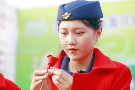 Téléchargez les photos : Comté de Luannan - 14 octobre 2018 : les filles apprennent l'art traditionnel chinois découpé sur papier, comté de Luannan, province du Hebei, Chine - en image libre de droit
