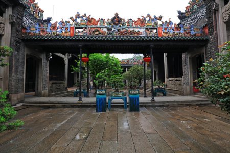 Téléchargez les photos : Ancienne cour ancestrale avec style architectural chinois, ville de Guangzhou, province de Guangdong, Chine - en image libre de droit