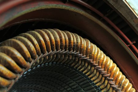 Téléchargez les photos : Grande bobine de moteur anti-déflagrante - en image libre de droit