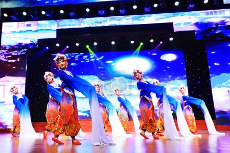 Foto de Condado de Luannan - 25 de enero de 2019: Inner Mongolia Style Dance Performance on stage, Spring Festival Gala, Luannan County, Hebei Province, Chin - Imagen libre de derechos