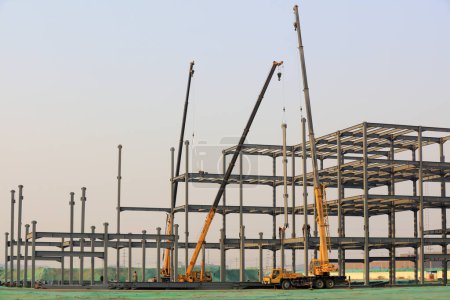 Foto de Estructura de acero construida sobre un asiento de construcción - Imagen libre de derechos