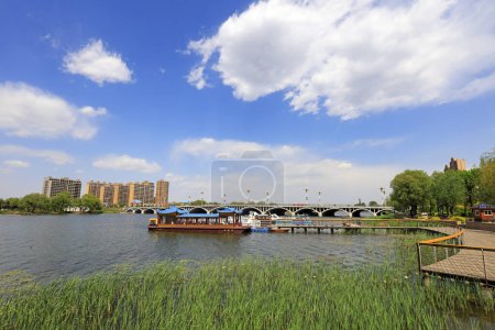Foto de Condado de Luannan - 3 de mayo de 2018: Paisaje del parque North River, Condado de Luannan, provincia de Hebei, Chin - Imagen libre de derechos