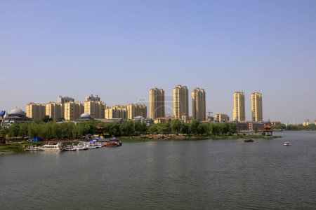 Foto de Paisaje de construcción de ciudad frente al mar, China - Imagen libre de derechos
