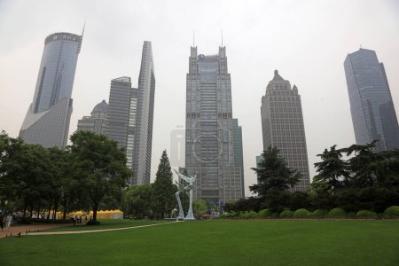 Téléchargez les photos : Paysage du parc vert Lujiazui à Shanghai - en image libre de droit