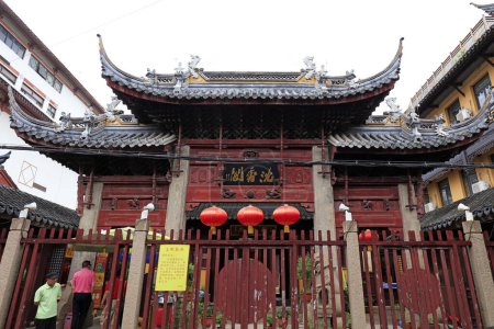 Téléchargez les photos : Shanghai, Chine - 31 mai 2018 : Paysage architectural de chenxiangge Mountain Gate, Shanghai, Chine - en image libre de droit