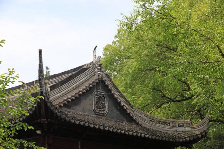 Téléchargez les photos : Les avant-toits des bâtiments anciens sont dans le jardin Yu, Shanghai, Chine - en image libre de droit
