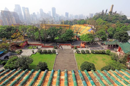 Téléchargez les photos : Guangzhou City, Chine - 5 avril 2019 : Paysage architectural du gymnase de montagne Yuexiu dans le parc Yuexiu, ville de Guangzhou, province du Guangdong, Chine - en image libre de droit