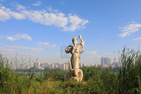 Téléchargez les photos : Sculpture de sirène dans le parc, Chine - en image libre de droit